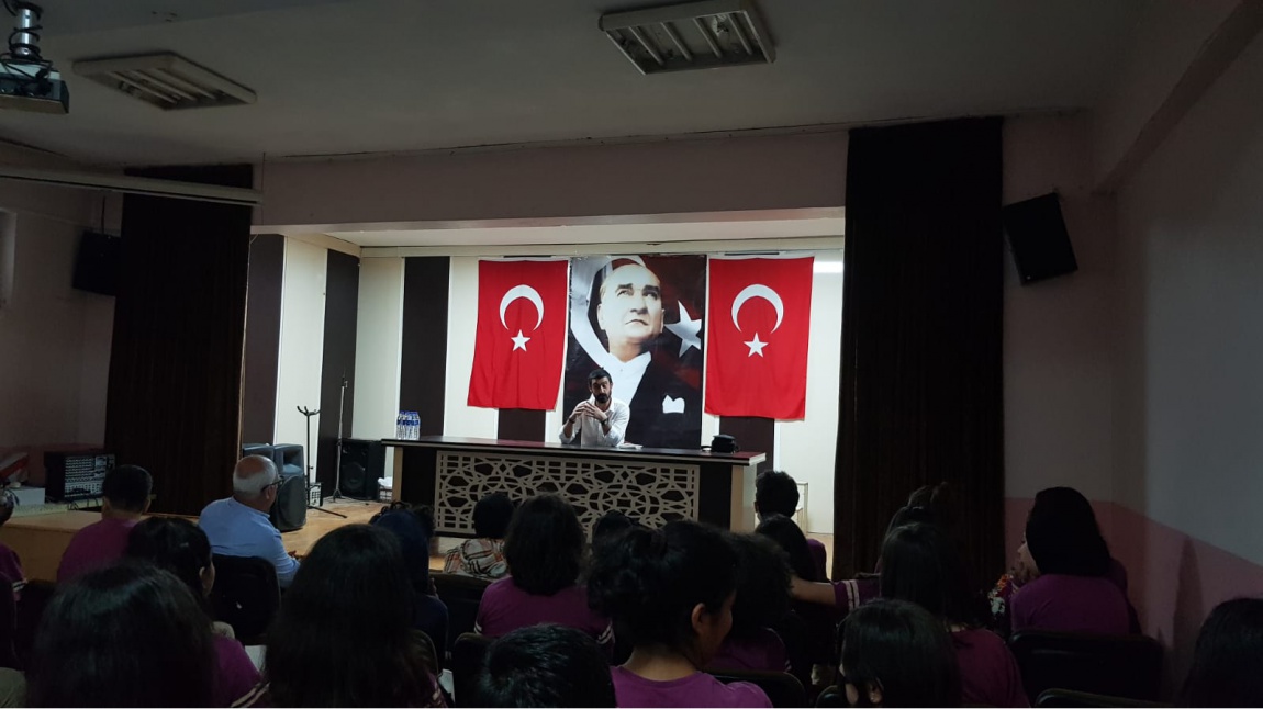 Yazar Öğretmenimiz Mehmet Emin YILDIZ ile Söyleşi